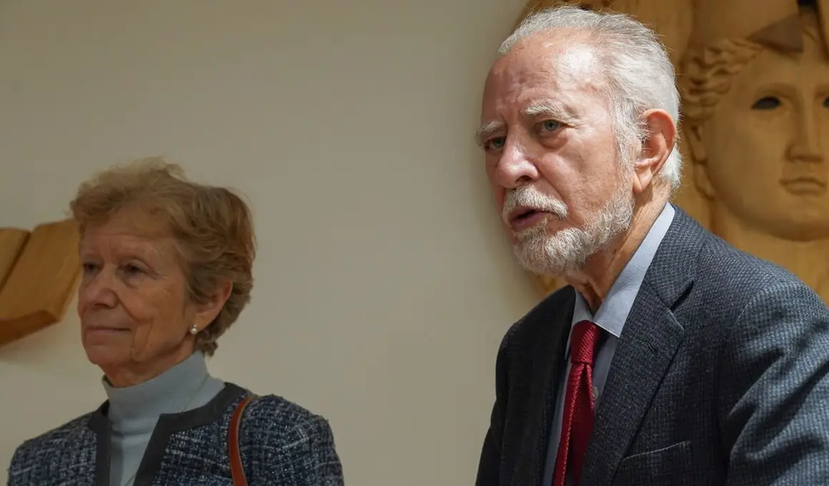 Los escritores José María Merino y Ángeles Encinar mantienen un encuentro con estudiantes, profesores y miembros de la Universidad de León