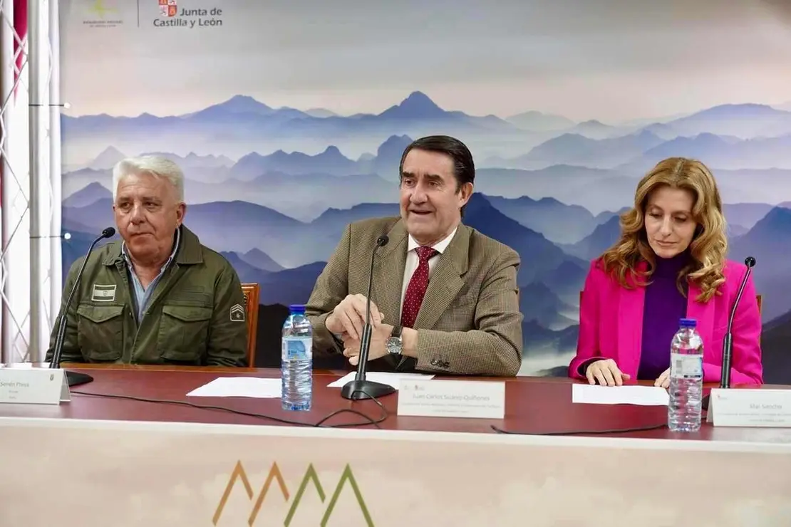 El consejero de Medio Ambiente, Vivienda y Ordenación del Territorio, Juan Carlos Suárez-Quiñones y la viceconsejera de Acción Cultural, Mar Sancho, presentan la VIII Edición de Músicos en la Montaña