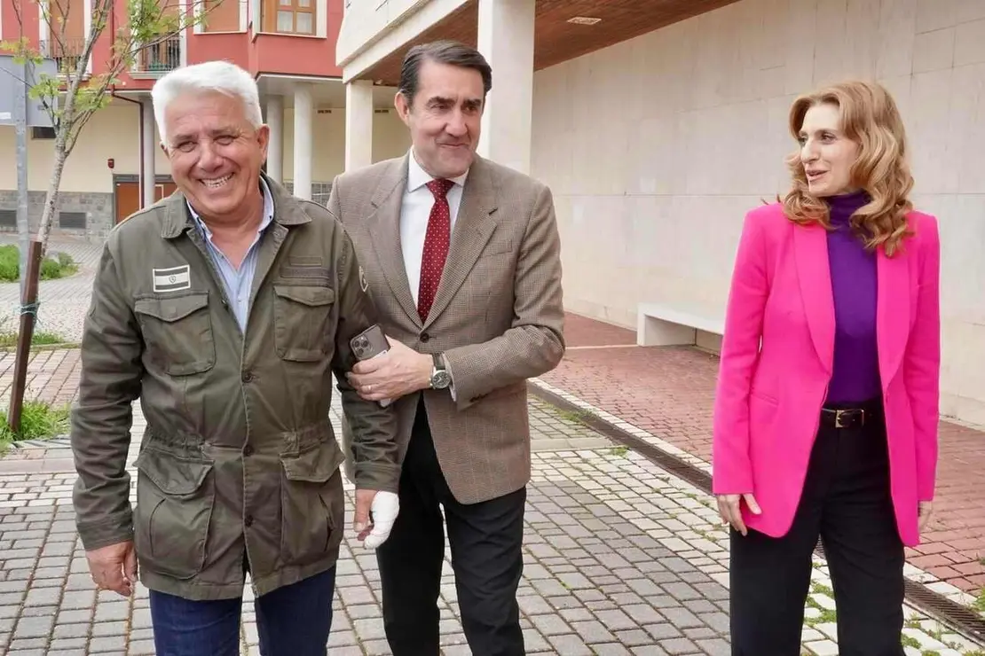 El consejero de Medio Ambiente, Vivienda y Ordenación del Territorio, Juan Carlos Suárez-Quiñones y la viceconsejera de Acción Cultural, Mar Sancho, presentan la VIII Edición de Músicos en la Montaña