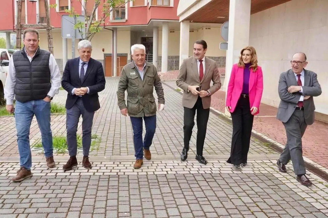 El consejero de Medio Ambiente, Vivienda y Ordenación del Territorio, Juan Carlos Suárez-Quiñones y la viceconsejera de Acción Cultural, Mar Sancho, presentan la VIII Edición de Músicos en la Montaña