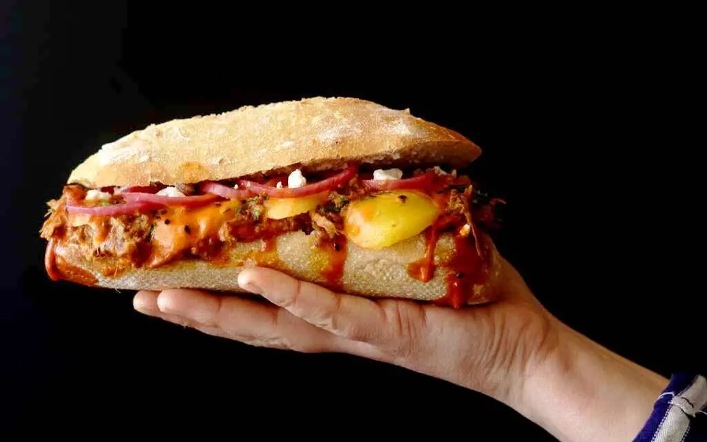 Una creación de Zielo, finalista en el Campeonato Best Sandwich Spain 2025, aspira a convertirse en el mejor bocata del país con una propuesta fresca, sabrosa y sorprendente.