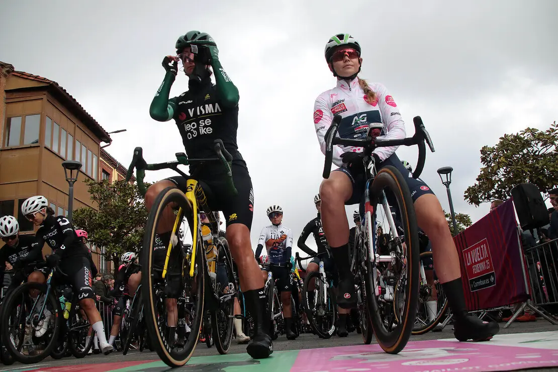Salida de la séptima etapa de la Vuelta Ciclista a España Femenina 2025 desde La Robla (León)