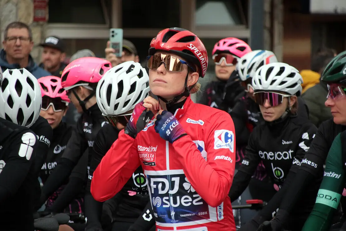 Salida de la séptima etapa de la Vuelta Ciclista a España Femenina 2025 desde La Robla (León)