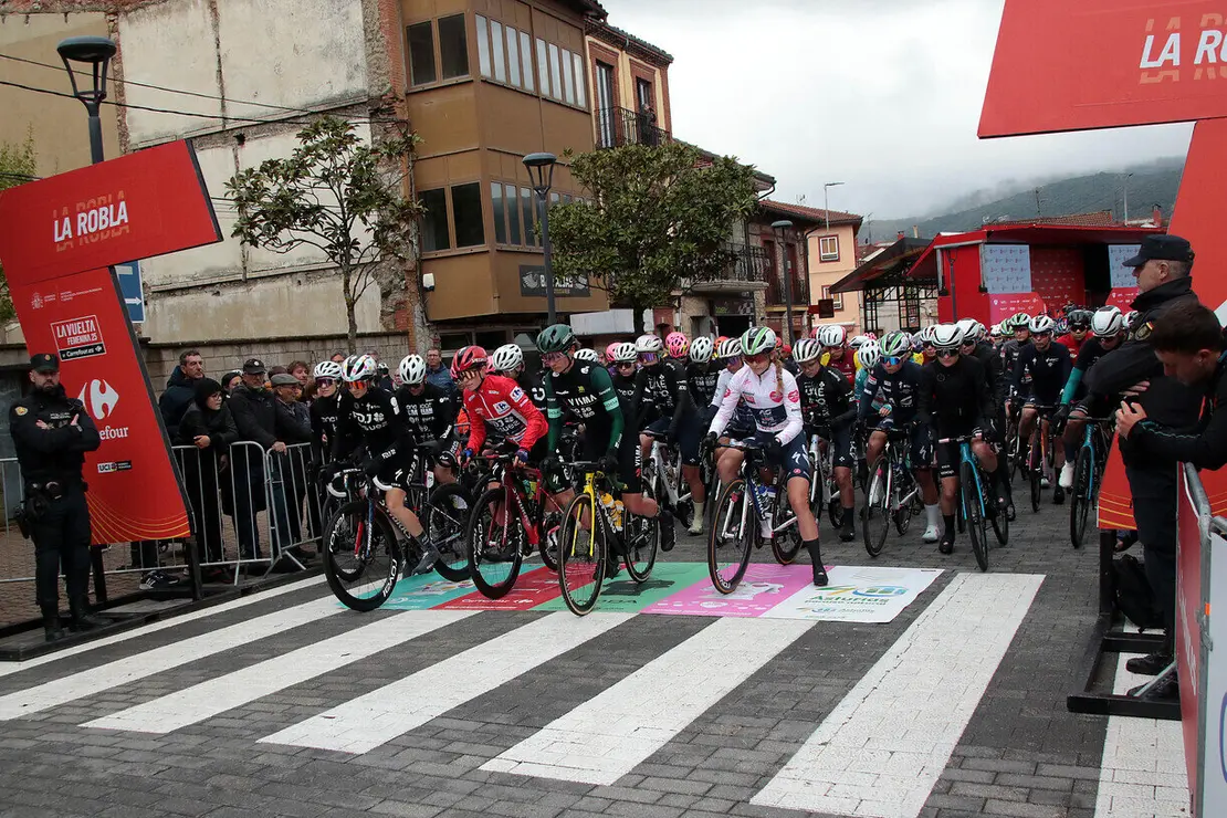 Salida de la séptima etapa de la Vuelta Ciclista a España Femenina 2025 desde La Robla (León)