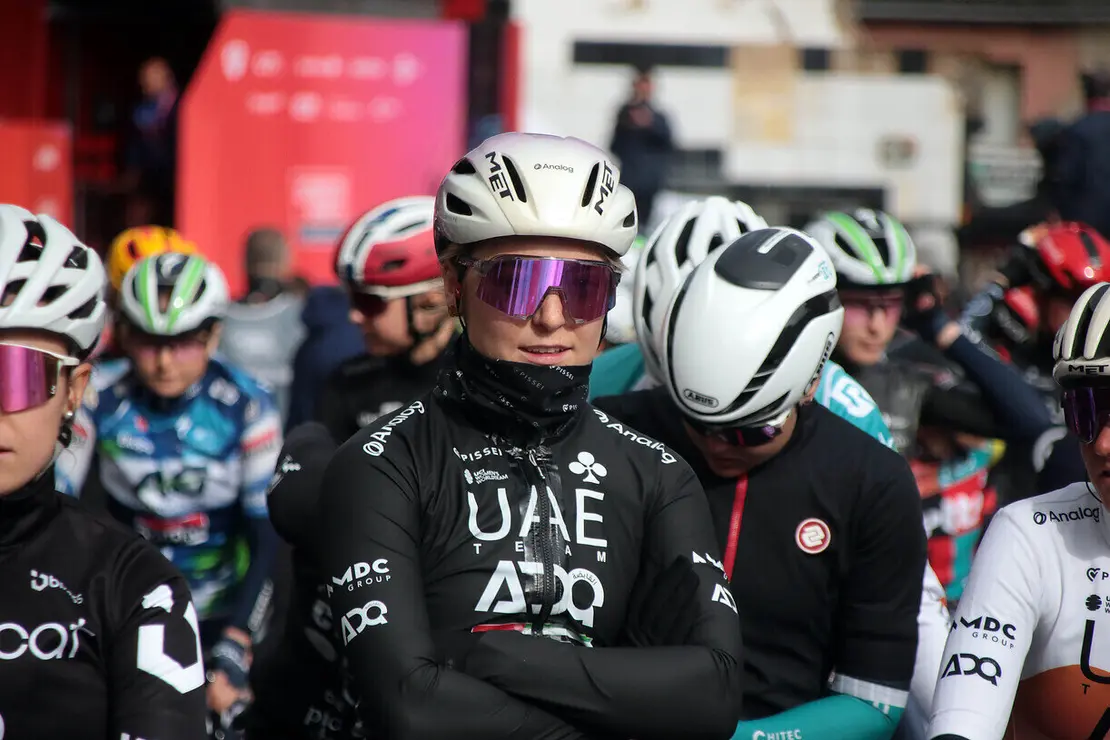 Salida de la séptima etapa de la Vuelta Ciclista a España Femenina 2025 desde La Robla (León)
