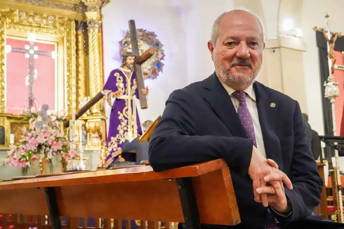 Preparativos de la Cofradía del Dulce Nombre de Jesús Nazareno de León para participar en la Gran Procesión de Roma. En la imagen, Ignacio Tejera, abad de la Cofradía del Dulce Nombre de Jesús Nazareno. Foto: Campillo