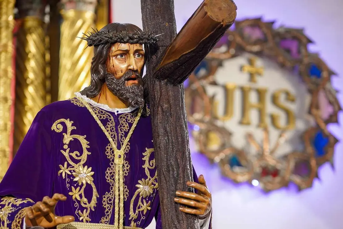 Preparativos de la Cofradía del Dulce Nombre de Jesús Nazareno de León para participar en la Gran Procesión de Roma