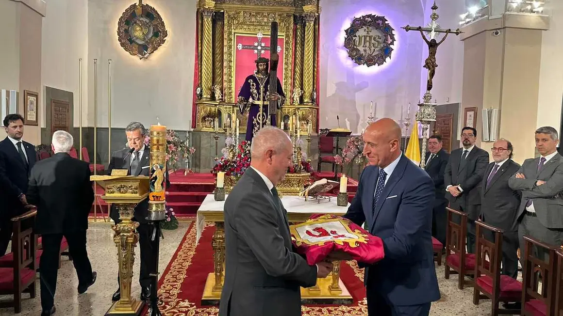 La Cofradía del Dulce Nombre de Jesús Nazareno prepara su desplazamiento a la capital italiana con una nutrida delegación, en plena coincidencia con el inicio del papado de León XIV. Fotos: Ayto León