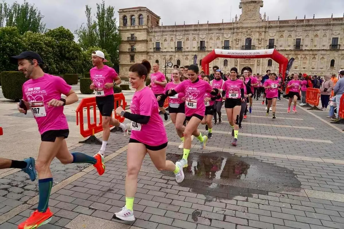 León acoge la quinta edición de la carrera solidaria con motivo del Día Mundial de la Enfermedad de Parkinson
