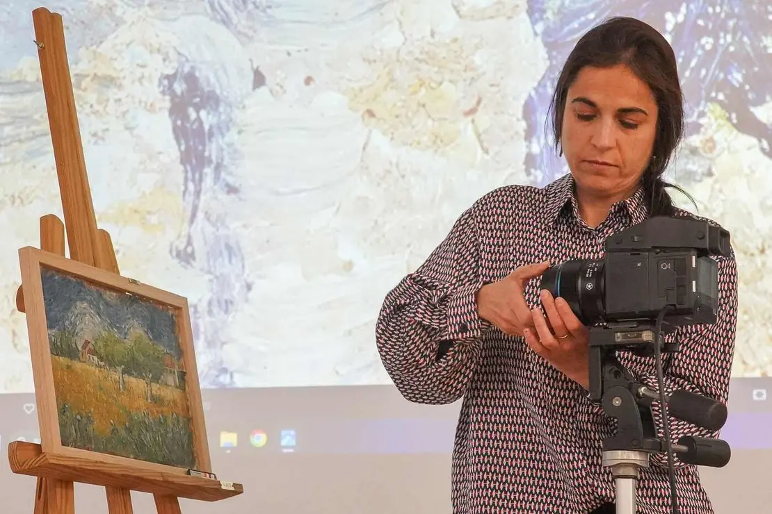 El Laboratorio Digital del Instituto de Humanismo y Tradición Clásica de la Universidad de León presenta un equipo fotográfico de alta resolución para el análisis de obras de arte