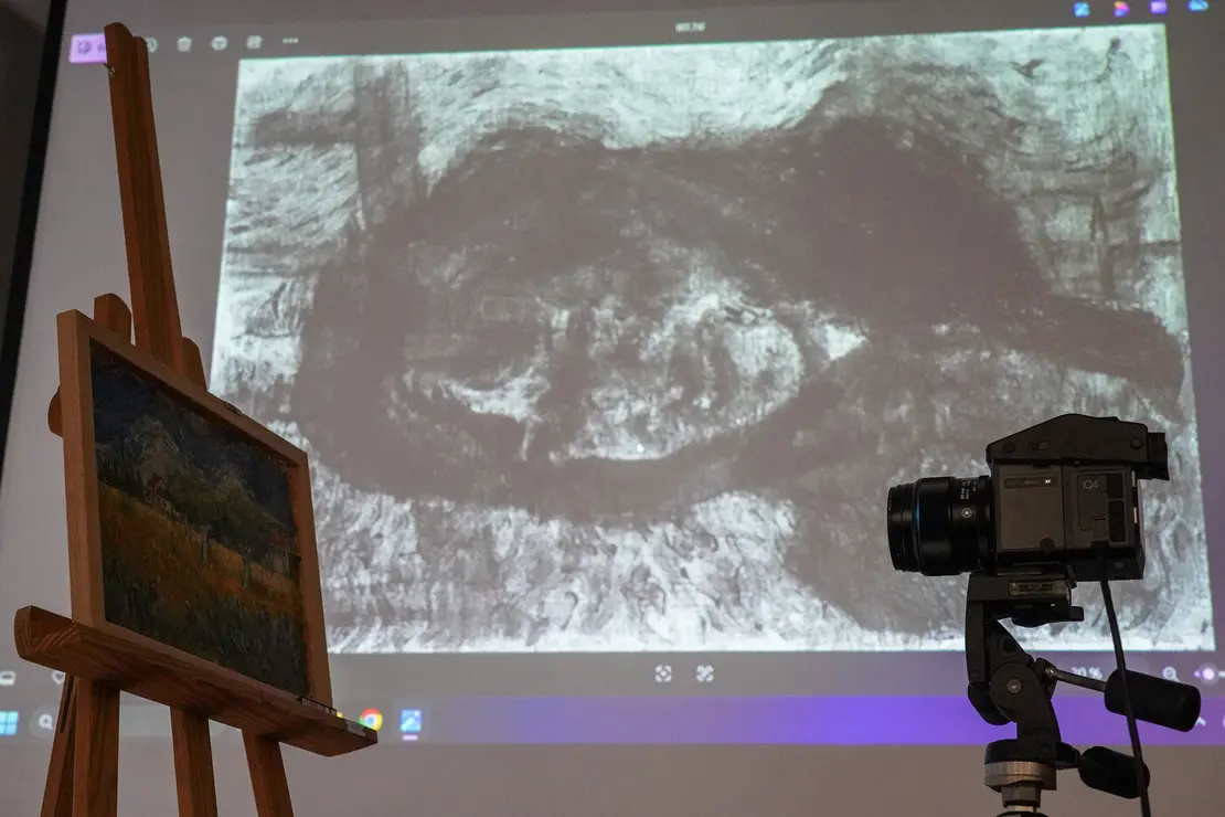 El Laboratorio Digital del Instituto de Humanismo y Tradición Clásica de la Universidad de León presenta un equipo fotográfico de alta resolución para el análisis de obras de arte