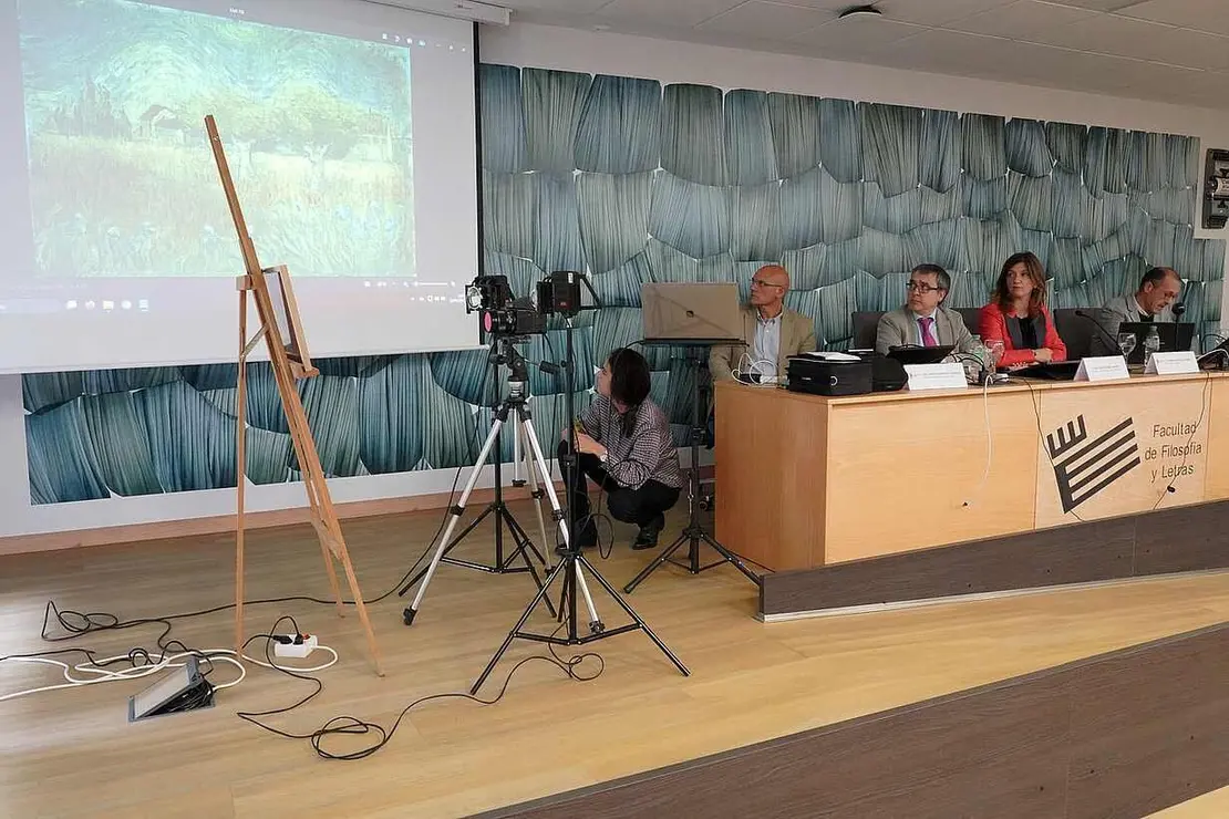 El Laboratorio Digital del Instituto de Humanismo y Tradición Clásica de la Universidad de León presenta un equipo fotográfico de alta resolución para el análisis de obras de arte