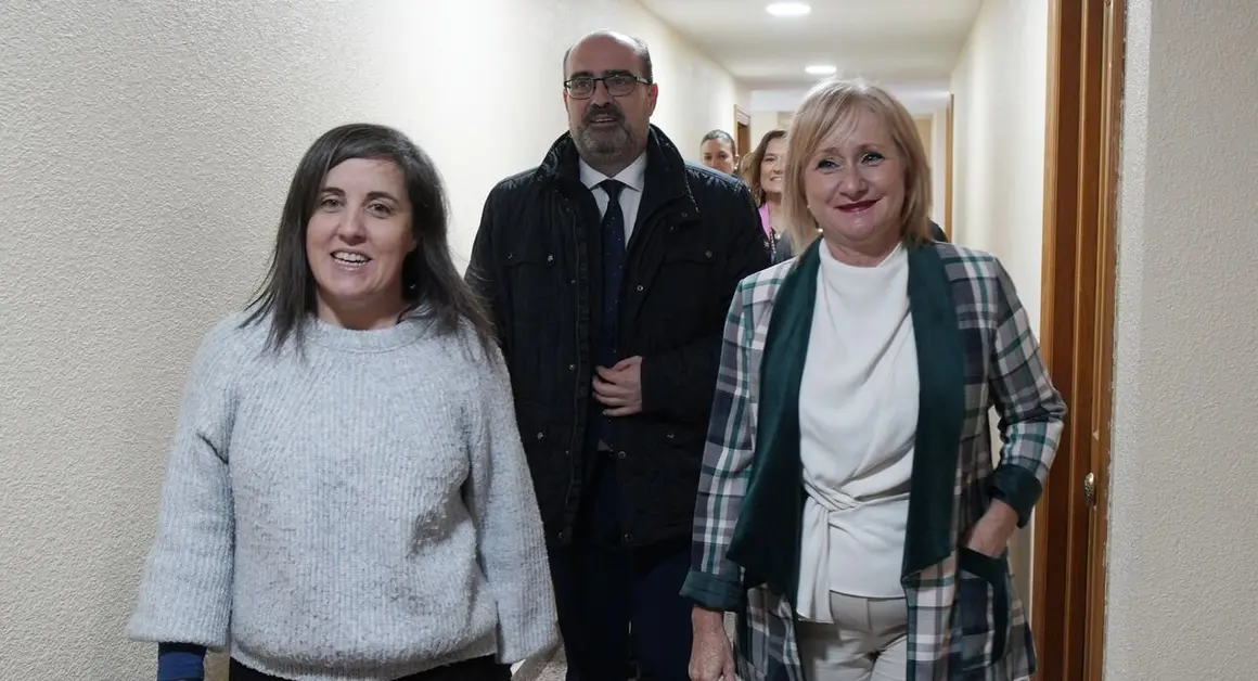 La consejera de Industria, Comercio y Empleo, Leticia García, durante su visita a la Cooperativa Panacea en Ponferrada