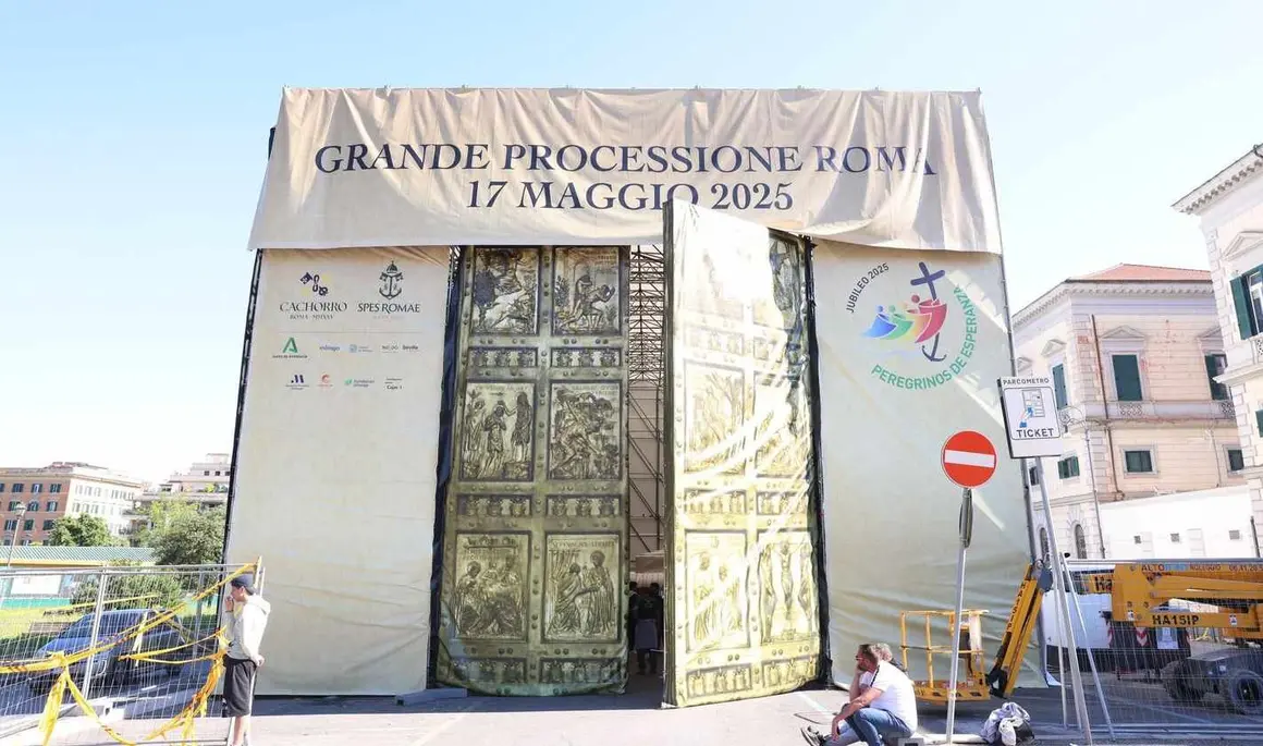 La emblemática talla de Nuestro Padre Jesús Nazareno avanza en una peregrinación histórica para desfilar en la gran procesión del 17 de mayo en la Ciudad Eterna.