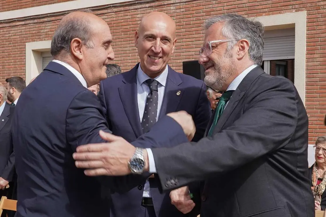 El general de Brigada José Antonio Fernández de Luz de las Heras y el delegado del Gobierno, Nicanor Sen Vélez, presiden el acto conmemorativo del 181 aniversario de la fundación de la Guardia Civil al que también asisten el presidente de las Cortes de Castilla y León, Carlos Pollán, el consejero de la Presidencia, Luis Miguel González Gago, y el alcalde de León, José Antonio Diez