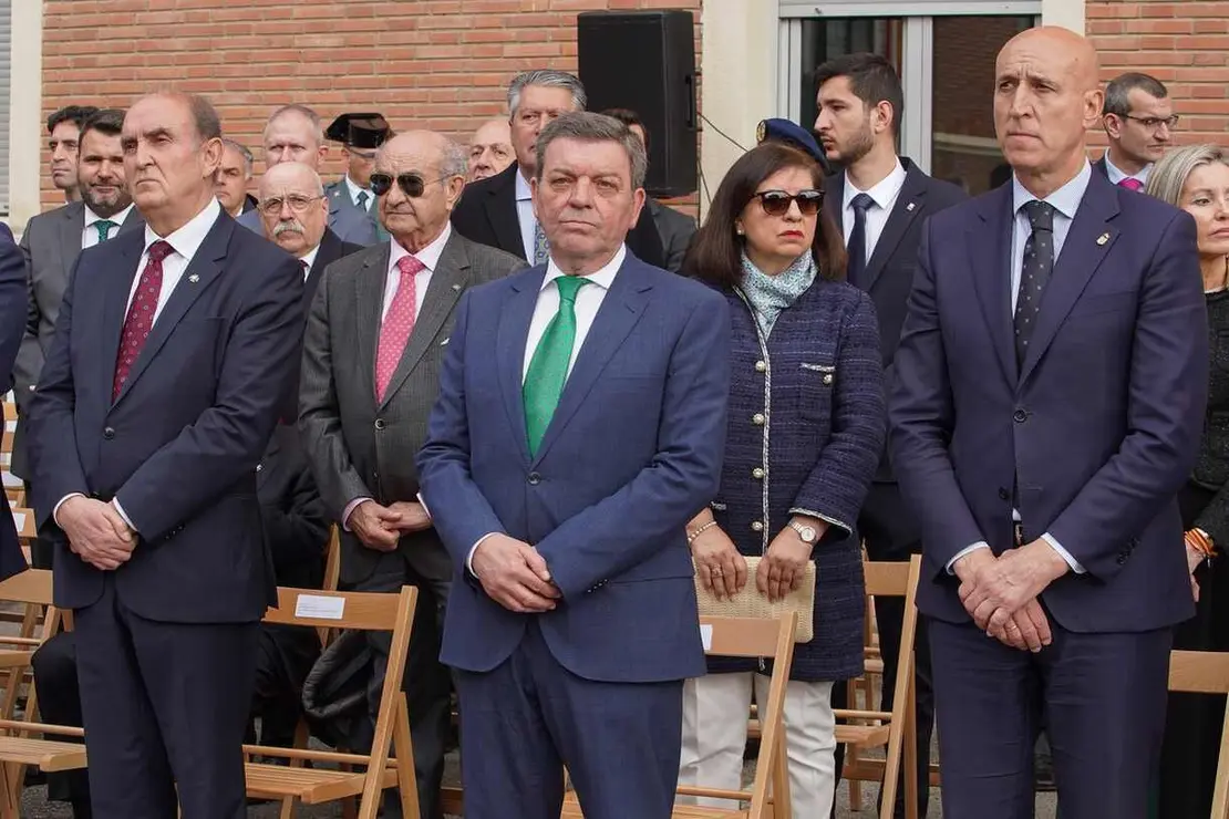 El general de Brigada José Antonio Fernández de Luz de las Heras y el delegado del Gobierno, Nicanor Sen Vélez, presiden el acto conmemorativo del 181 aniversario de la fundación de la Guardia Civil al que también asisten el presidente de las Cortes de Castilla y León, Carlos Pollán, el consejero de la Presidencia, Luis Miguel González Gago, y el alcalde de León, José Antonio Diez
