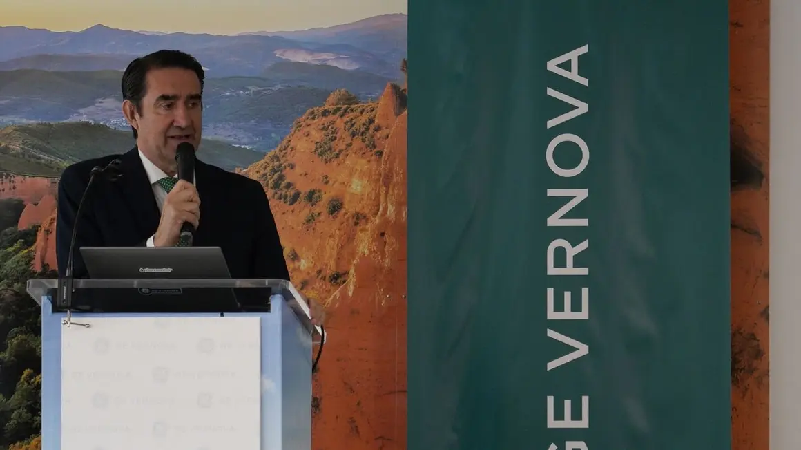 El consejero de Medio Ambiente, Vivienda y Ordenación del Territorio de la Junta de Castilla y León, Juan Carlos Suárez-Quiñones, durante el acto del 25 aniversario de la empresa GE Vernova de Ponferrada