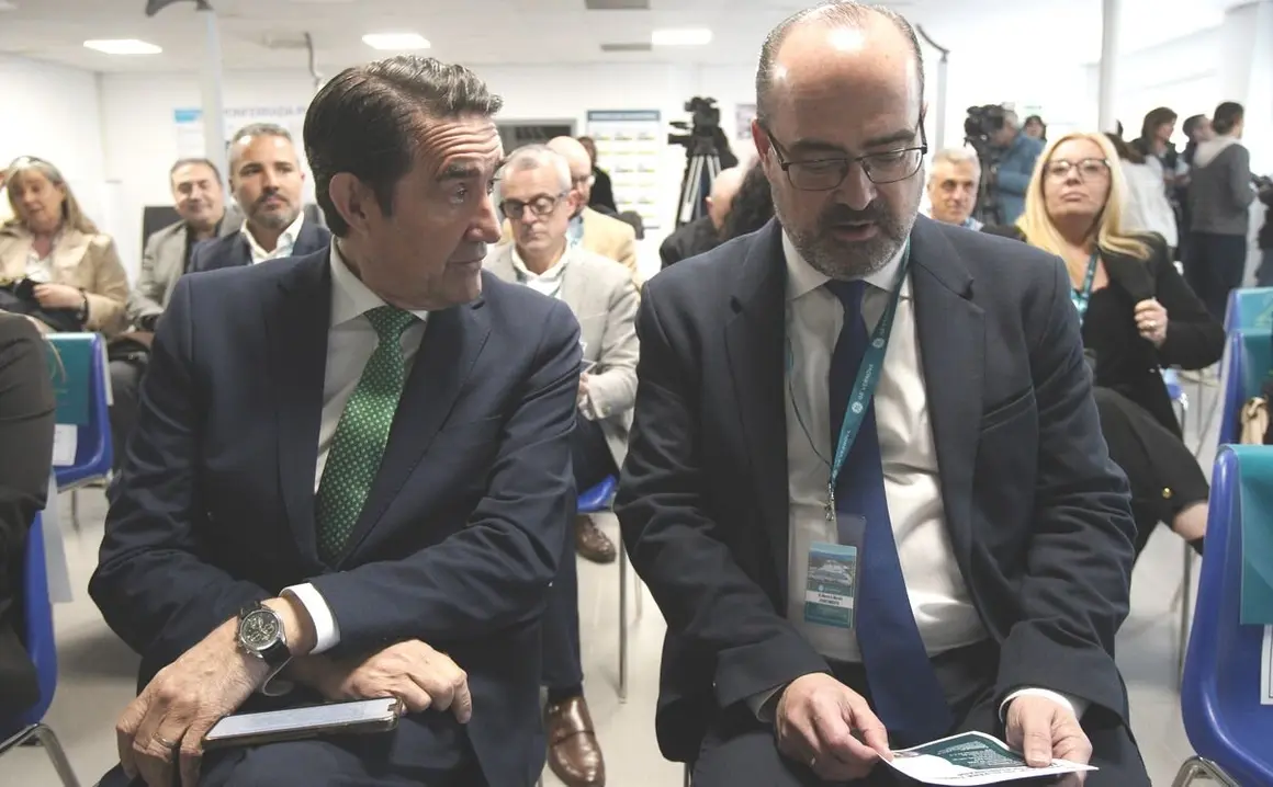 El consejero de Medio Ambiente, Vivienda y Ordenación del Territorio de la Junta de Castilla y León, Juan Carlos Suárez-Quiñones, durante el acto del 25 aniversario de la empresa GE Vernova de Ponferrada. Foto: César Sánchez.