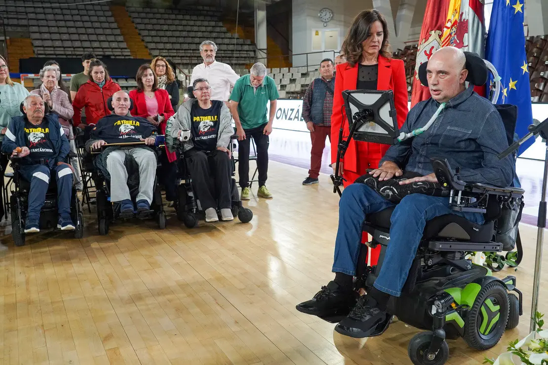 Acto de descubrimiento de la placa del Palacio Municipal de Deportes Urbano González Escapa