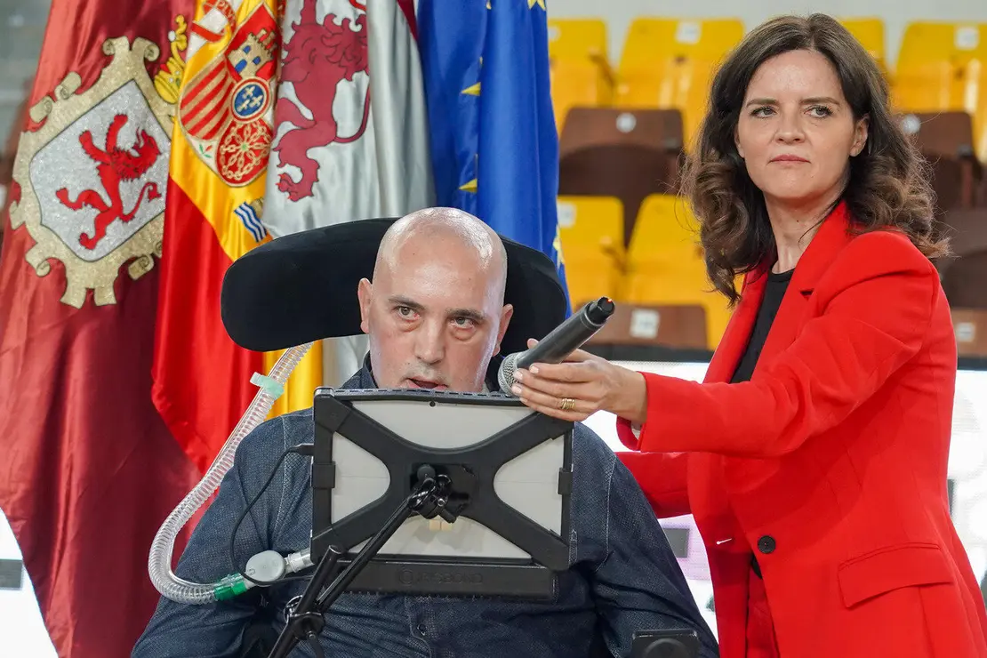 Acto de descubrimiento de la placa del Palacio Municipal de Deportes Urbano González Escapa