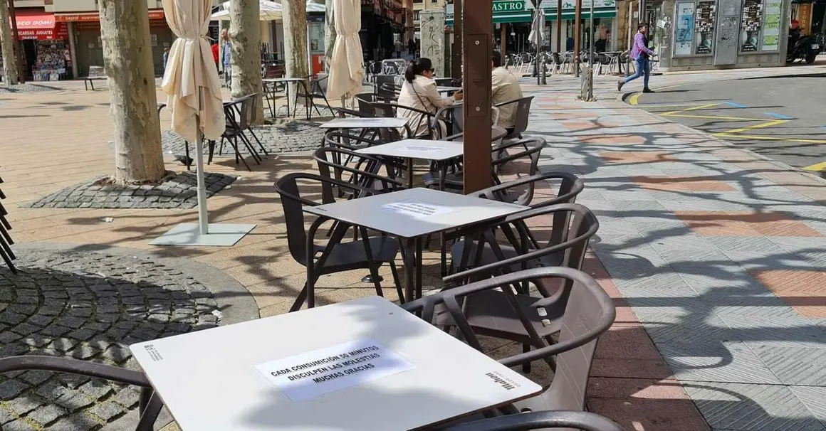 Imagen de una terraza en la Plaza de la Pícara Justina.
