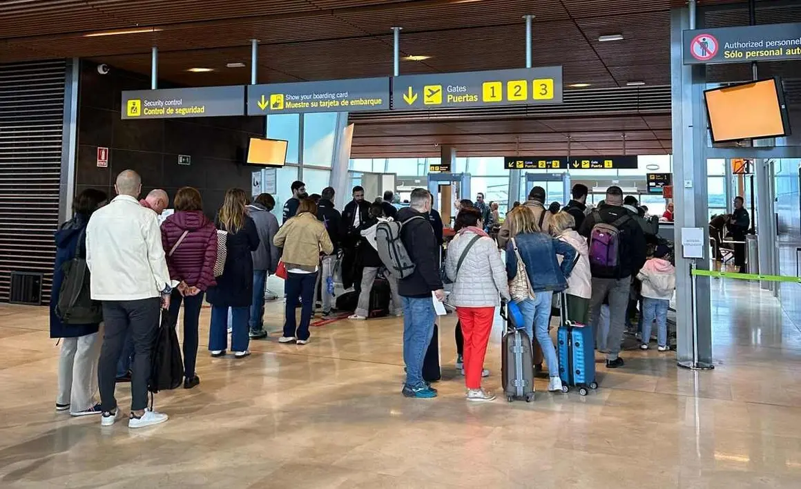 Avión Roma4