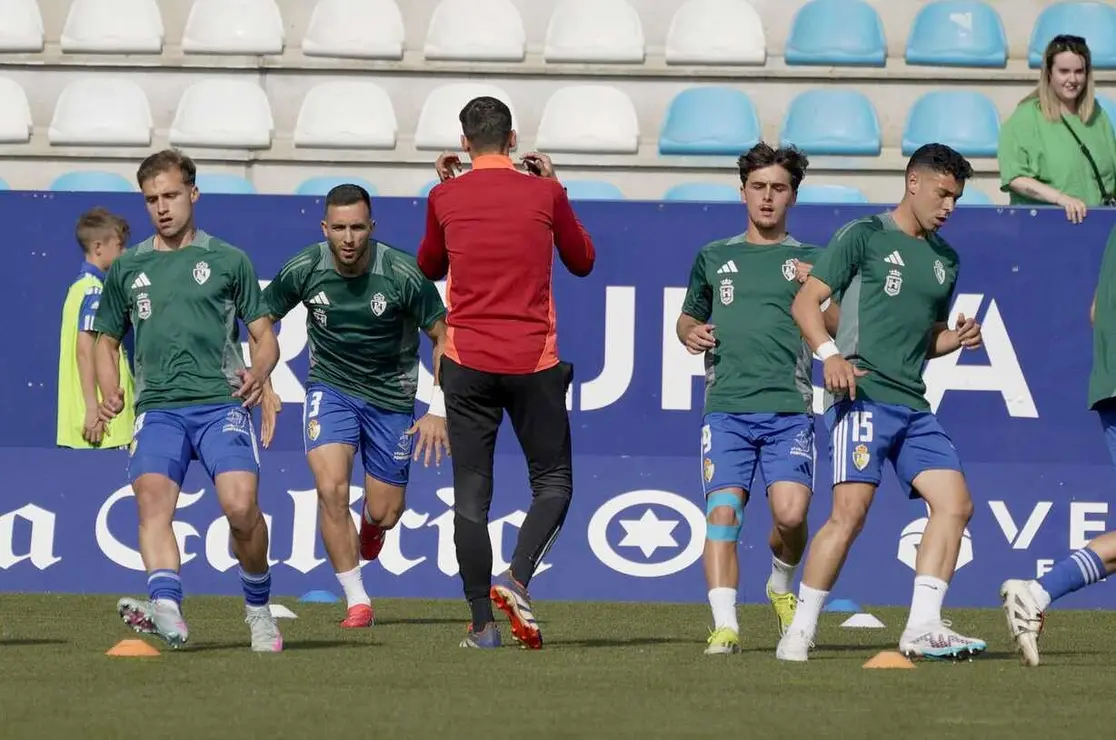 Calienta la Ponferradina sobre el terreno de juego...