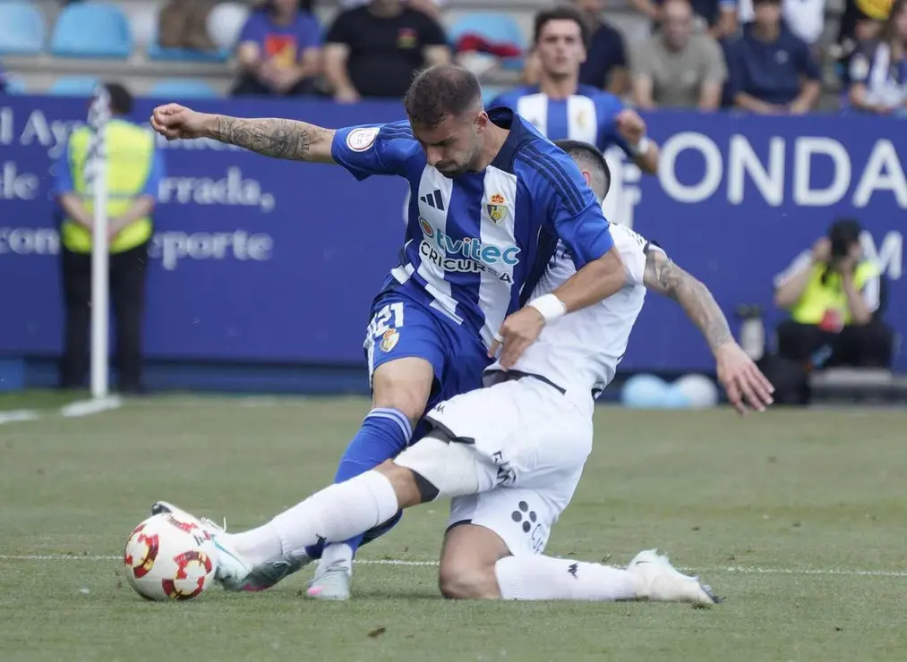 Minuto 38 | Se disputa cada balón... con la Ponfe intentando subir líneas