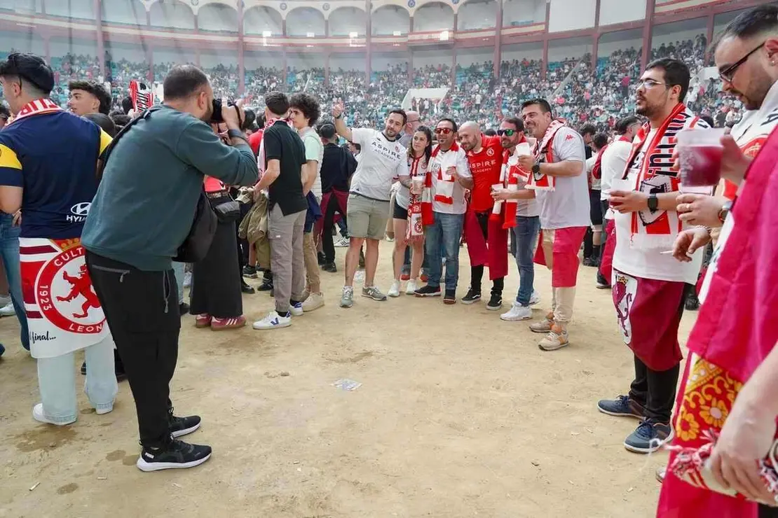Fanzone de la Cultural y Deportiva Leonesa en el León Arena