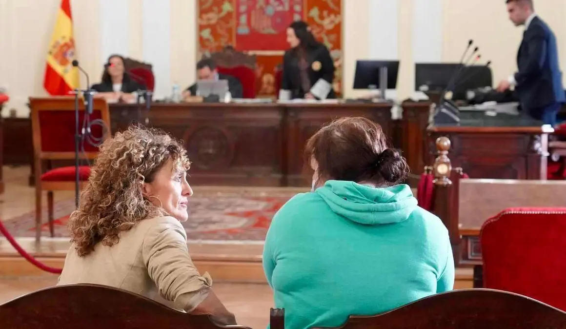 La Audiencia Provincial de León acoge el juicio contra la mujer conocida como ‘reina de la burundanga’ acusada de delitos de tentativa de homicidio, lesiones, robo con violencia, estafa y falsedad