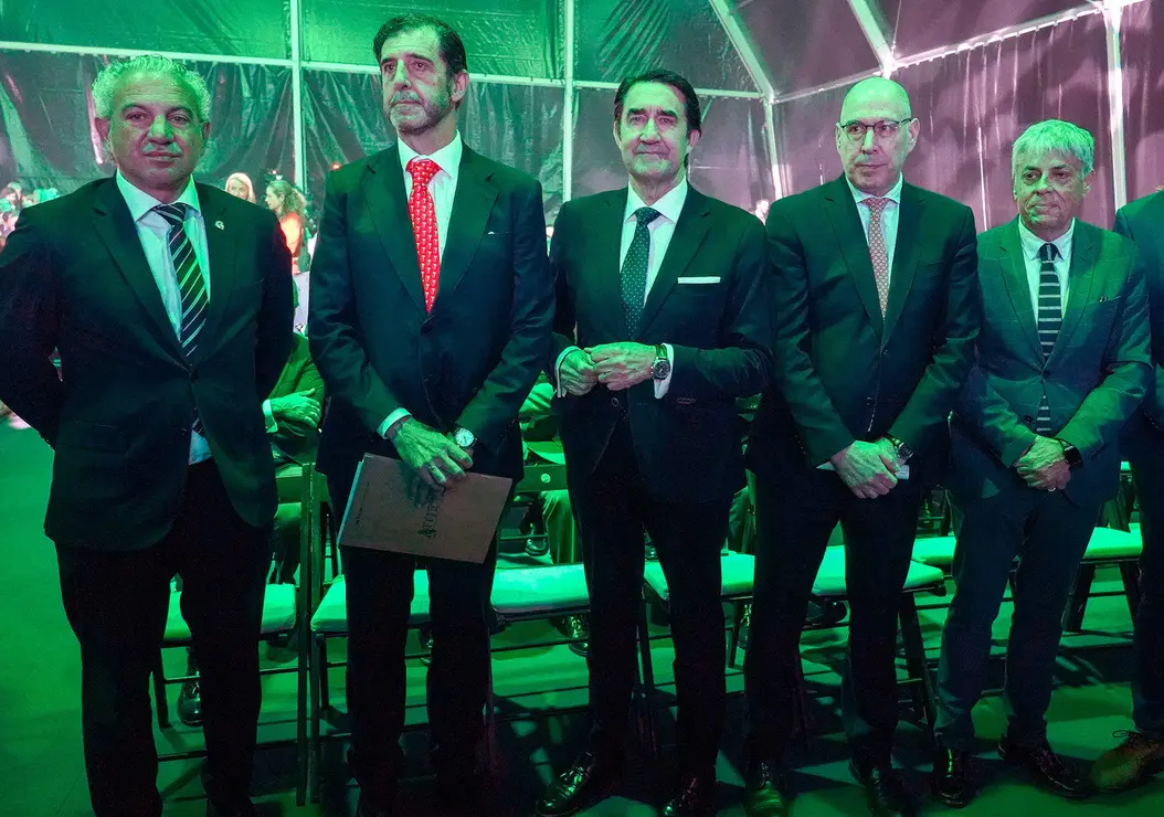 El consejero de Medio Ambiente, Vivienda y Ordenación del Territorio, Juan Carlos Suárez-Quiñones, inaugura las nuevas instalaciones de la empresa GAM