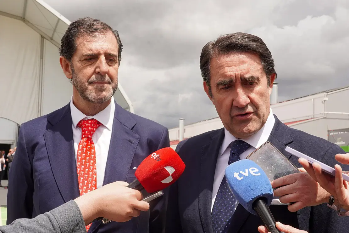 El consejero de Medio Ambiente, Vivienda y Ordenación del Territorio, Juan Carlos Suárez-Quiñones, inaugura las nuevas instalaciones de la empresa GAM