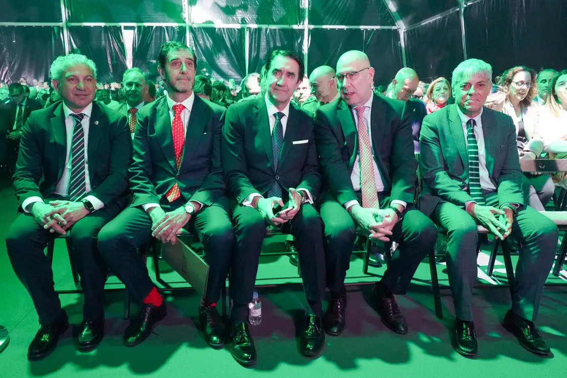 El consejero de Medio Ambiente, Vivienda y Ordenación del Territorio, Juan Carlos Suárez-Quiñones, inaugura las nuevas instalaciones de la empresa GAM