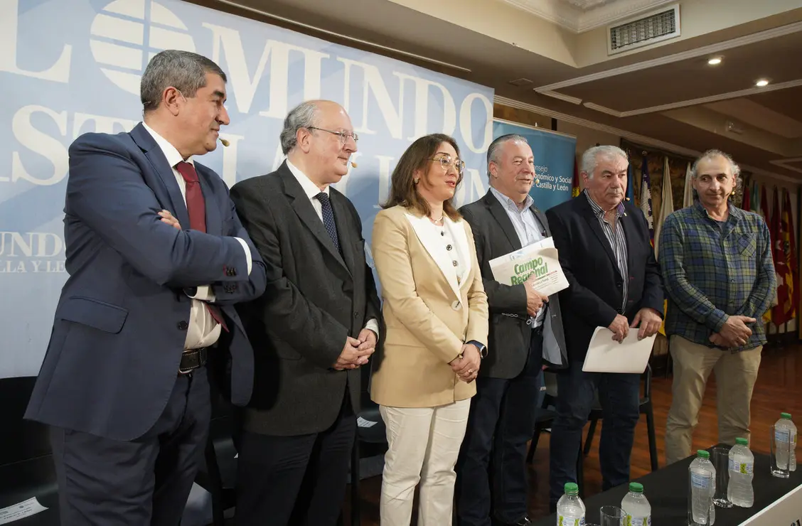 La consejera de Agricultura, Ganadería y Desarrollo Rural, María González Corral, asiste en Ponferrada al Club de Prensa de El Mundo Castilla y León titulado ‘La fuerza del sector agrario en Castilla y León’, organizado por el Consejo Económico y Social de Castilla y León. Foto: César Sánchez.
