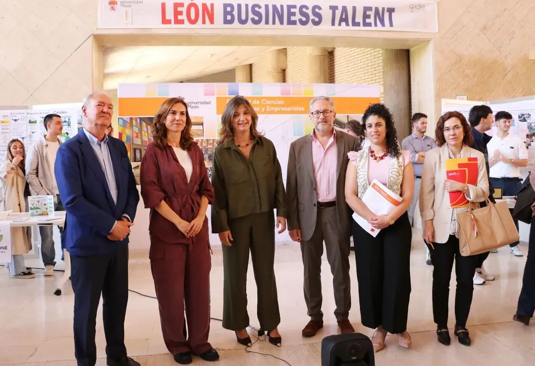 Estudiantes de la ULE presentan más de una veintena de innovadoras ideas de negocio en la feria 'León Business Talent'.