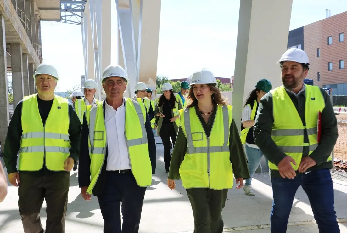 La rectora de la Universidad de León visita las obras de la Casa del Estudiante.