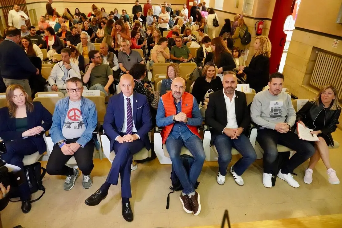 La Federación de Servicios, Movilidad y Consumo de UGT en Castilla y León celebra sus Jornadas de Acción sindical y Negociación Colectiva, Juventud, Mujeres y personas LGTBI. El secretario general de UGT Castilla y León, Óscar Lobo, atiende a los medios junto al secretario general de FeSMC UGT CyL, Héctor Yágüez Martín, la secretaria de Acción Sindical y Coordinación Sectorial de FeSMC UGT CyL, Mónica Gay Ceñal, y el vicesecretario General Área externa de FeSMC, Pedro Aller