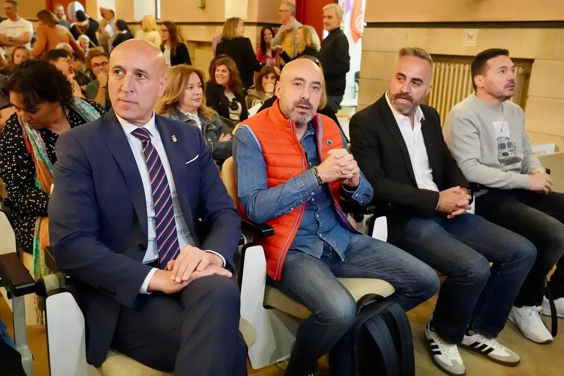 La Federación de Servicios, Movilidad y Consumo de UGT en Castilla y León celebra sus Jornadas de Acción sindical y Negociación Colectiva, Juventud, Mujeres y personas LGTBI. El secretario general de UGT Castilla y León, Óscar Lobo, atiende a los medios junto al secretario general de FeSMC UGT CyL, Héctor Yágüez Martín, la secretaria de Acción Sindical y Coordinación Sectorial de FeSMC UGT CyL, Mónica Gay Ceñal, y el vicesecretario General Área externa de FeSMC, Pedro Aller