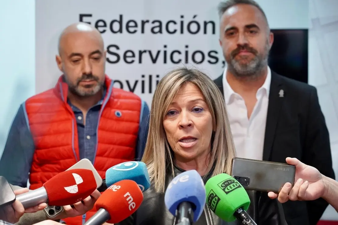 La Federación de Servicios, Movilidad y Consumo de UGT en Castilla y León celebra sus Jornadas de Acción sindical y Negociación Colectiva, Juventud, Mujeres y personas LGTBI. El secretario general de UGT Castilla y León, Óscar Lobo, atiende a los medios junto al secretario general de FeSMC UGT CyL, Héctor Yágüez Martín, la secretaria de Acción Sindical y Coordinación Sectorial de FeSMC UGT CyL, Mónica Gay Ceñal, y el vicesecretario General Área externa de FeSMC, Pedro Aller