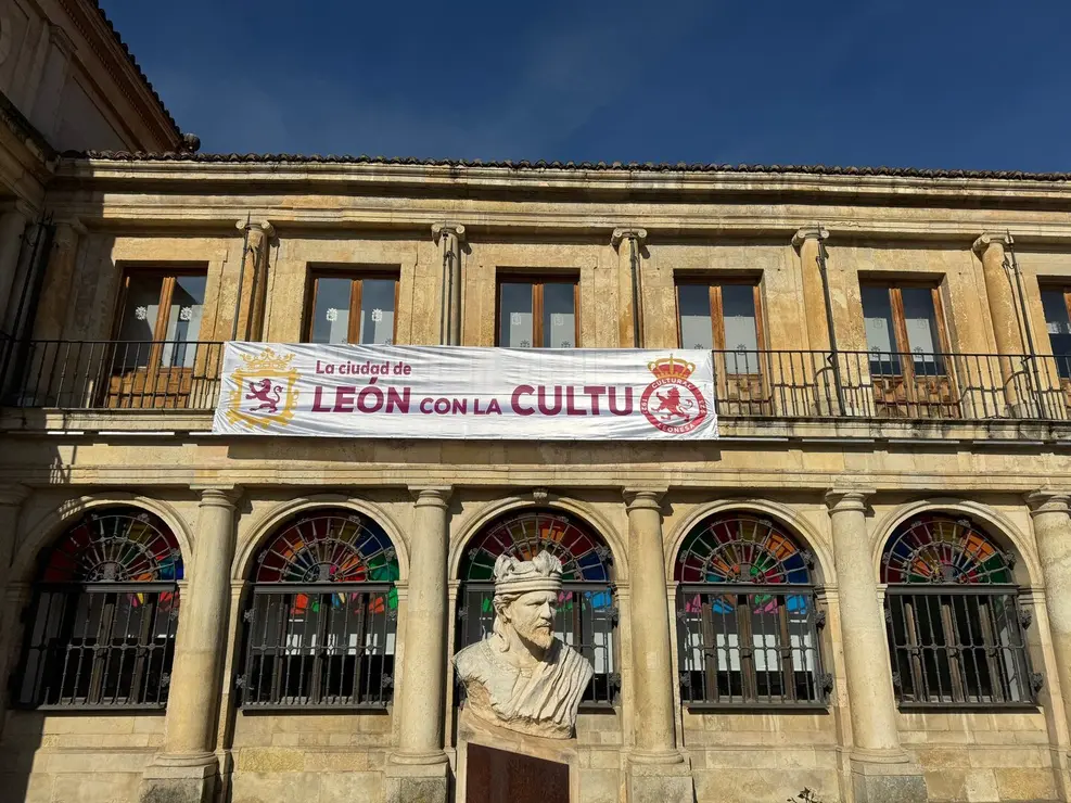León, sus reyes, sus instituciones se suman al apoyo a la Cultural. Foto: Ayto León