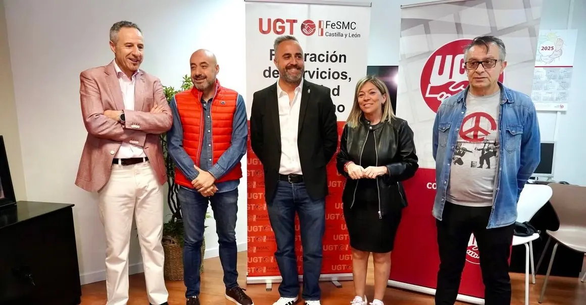La Federación de Servicios, Movilidad y Consumo de UGT en Castilla y León celebra sus Jornadas de Acción sindical y Negociación Colectiva, Juventud, Mujeres y personas LGTBI. El secretario general de UGT Castilla y León, Óscar Lobo, atiende a los medios junto al secretario general de FeSMC UGT CyL, Héctor Yágüez Martín, la secretaria de Acción Sindical y Coordinación Sectorial de FeSMC UGT CyL, Mónica Gay Ceñal, y el vicesecretario General Área externa de FeSMC, Pedro Aller