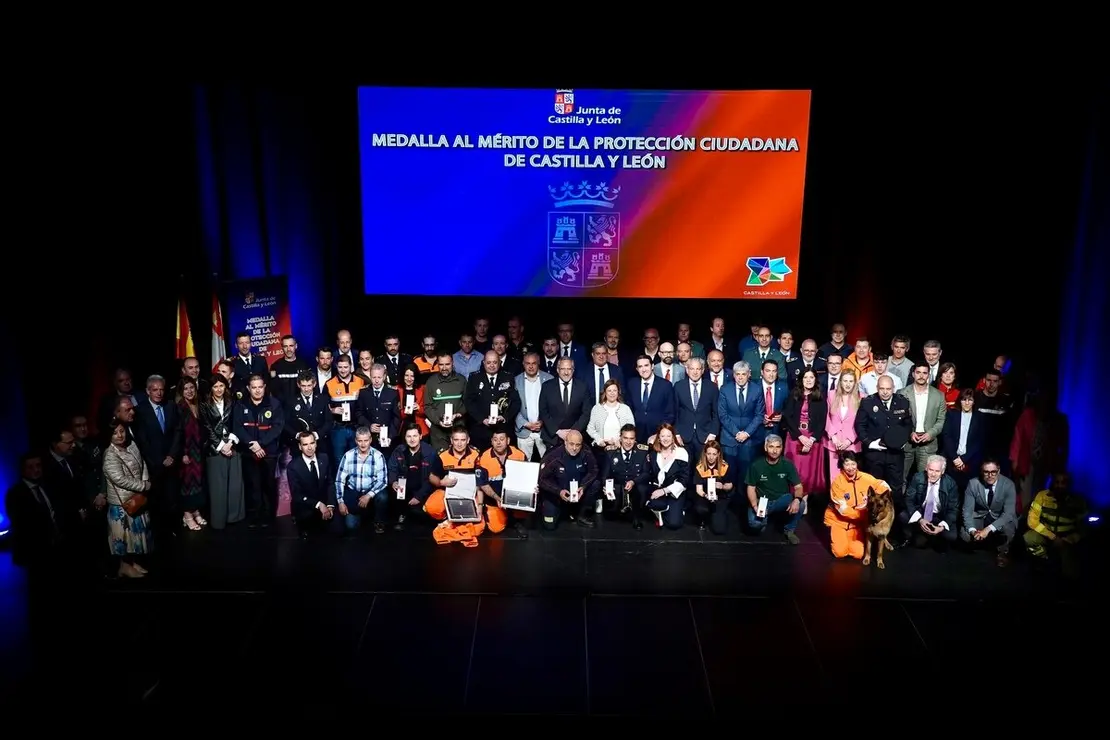 Celebración del acto de entrega de las Medallas al Mérito de la Protección Ciudadana de Castilla y León 2024, al que asisten el consejero de Medio Ambiente, Vivienda y Ordenación del Territorio, Juan Carlos Suárez-Quiñones, y el presidente de las Cortes, Carlos Pollán
