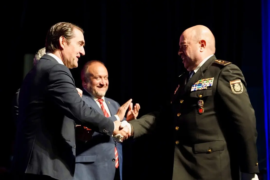 Celebración del acto de entrega de las Medallas al Mérito de la Protección Ciudadana de Castilla y León 2024, al que asisten el consejero de Medio Ambiente, Vivienda y Ordenación del Territorio, Juan Carlos Suárez-Quiñones, y el presidente de las Cortes, Carlos Pollán