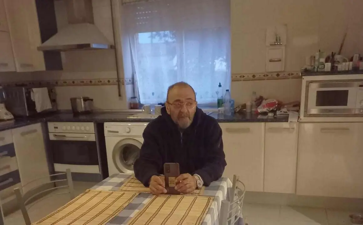 La historia de este empresario leonés redescubre las miserias de un sistema bancario implacable ante la urgencia social y la falta de acción de los sistemas de cobertura para personas en desprotección | Julián, que asume su destino con entereza y resignación, se muere mientras a nadie le ocupa su destino