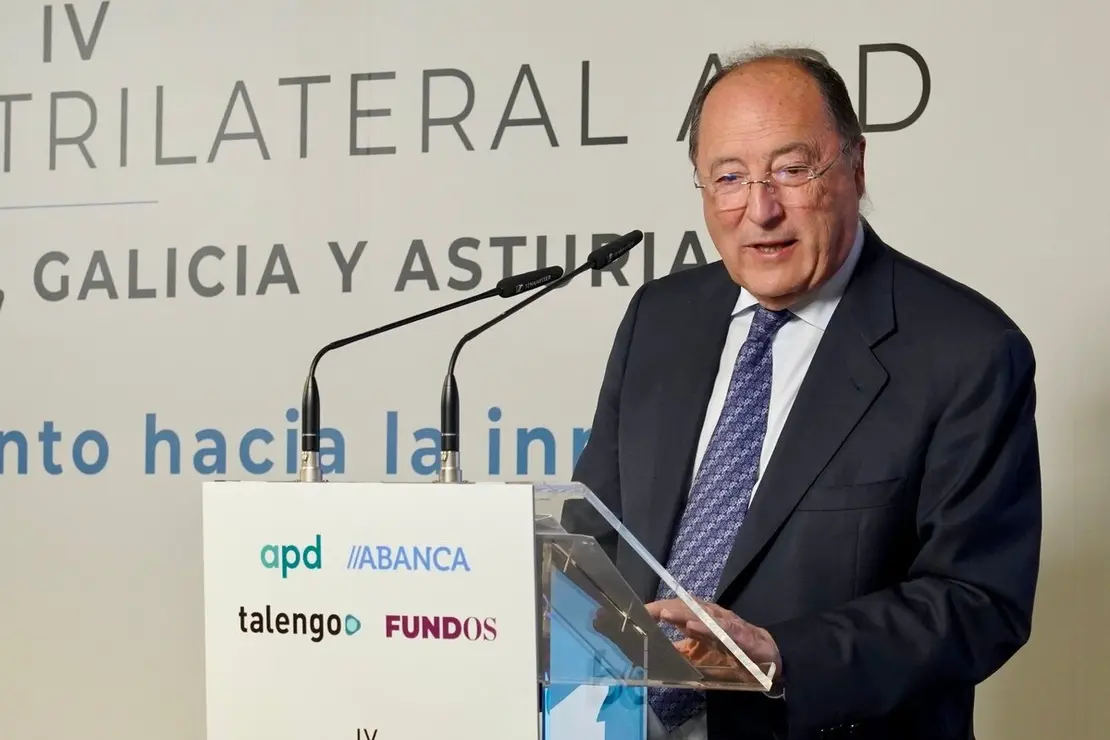 La vicepresidenta de la Junta, Isabel Blanco, inaugura el IV Encuentro Trilateral de la Asociación para el Progreso de la Dirección (APD), que reúne a líderes institucionales y empresariales del noroeste peninsular en la capital leonesa, junto al presidente de la entidad, Carlos Moro