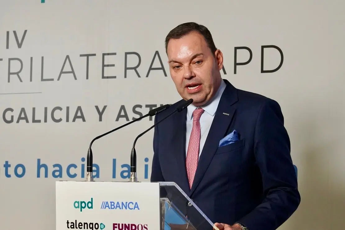La vicepresidenta de la Junta, Isabel Blanco, inaugura el IV Encuentro Trilateral de la Asociación para el Progreso de la Dirección (APD), que reúne a líderes institucionales y empresariales del noroeste peninsular en la capital leonesa, junto al presidente de la entidad, Carlos Moro