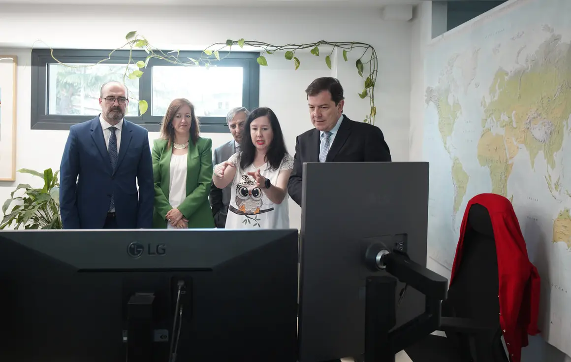 El presidente de la Junta, Alfonso Fernández Mañueco, presenta las actuaciones de mejora y modernización llevadas a cabo en la estación de autobuses de Ponferrada