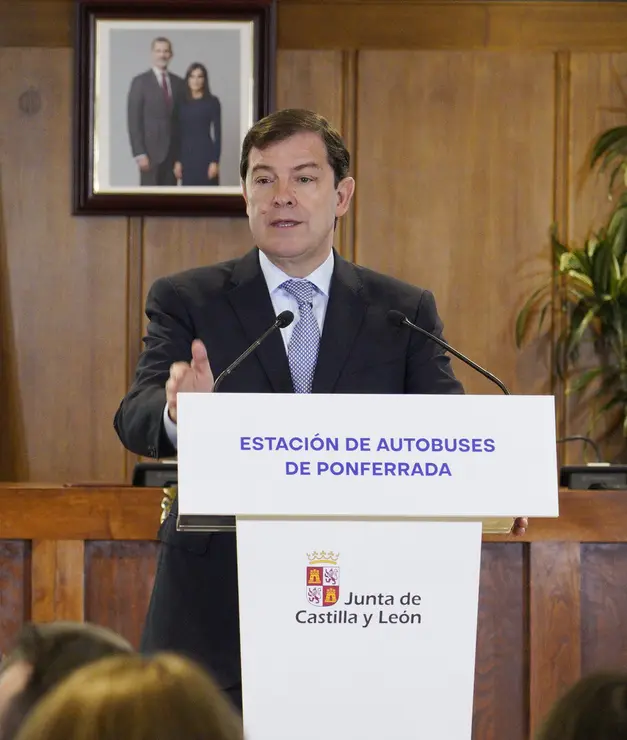 El presidente de la Junta, Alfonso Fernández Mañueco, presenta las actuaciones de mejora y modernización llevadas a cabo en la estación de autobuses de Ponferrada