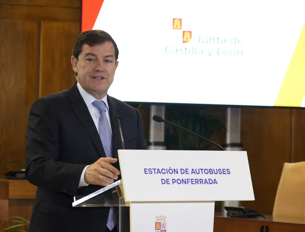 El presidente de la Junta, Alfonso Fernández Mañueco, presenta las actuaciones de mejora y modernización llevadas a cabo en la estación de autobuses de Ponferrada