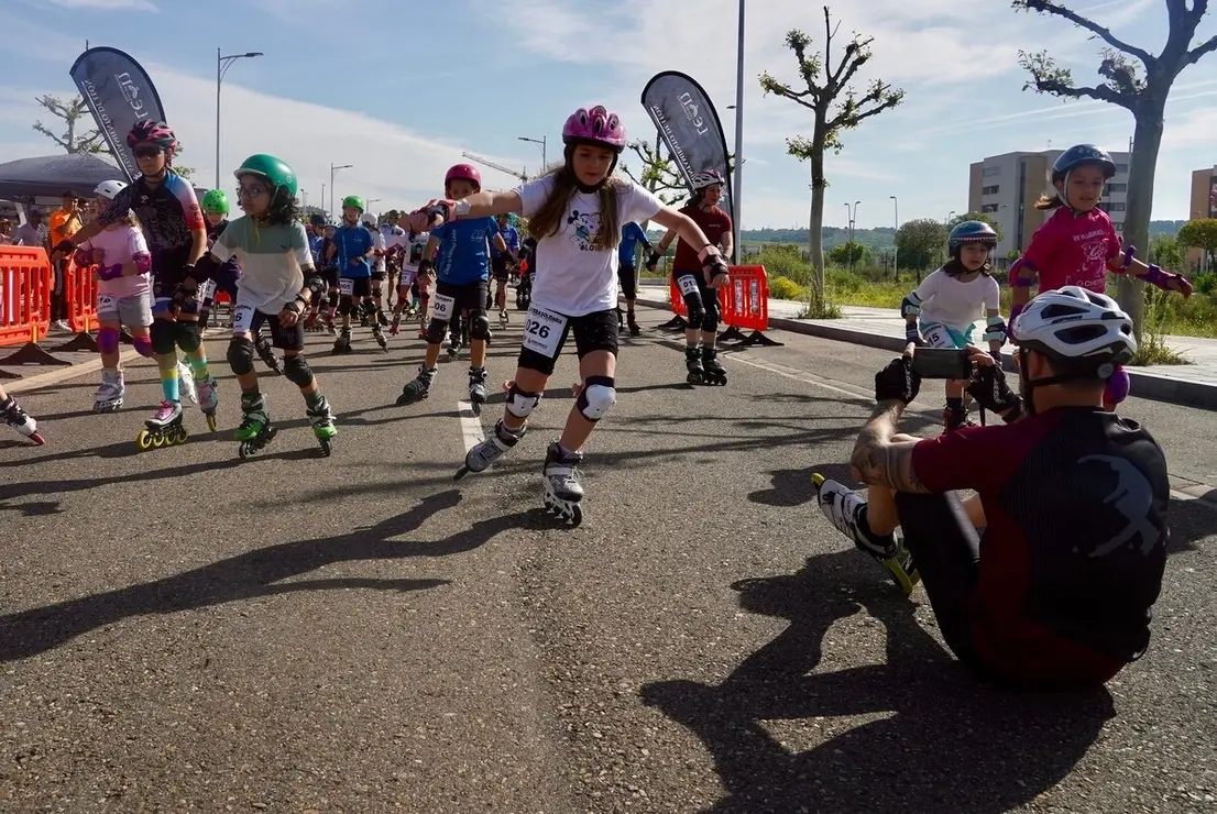 II Carrera Solidaria ‘Patinando por Angola’ organizada por el Centro Juvenil Don Bosco en el barrio de La Lastra de León
